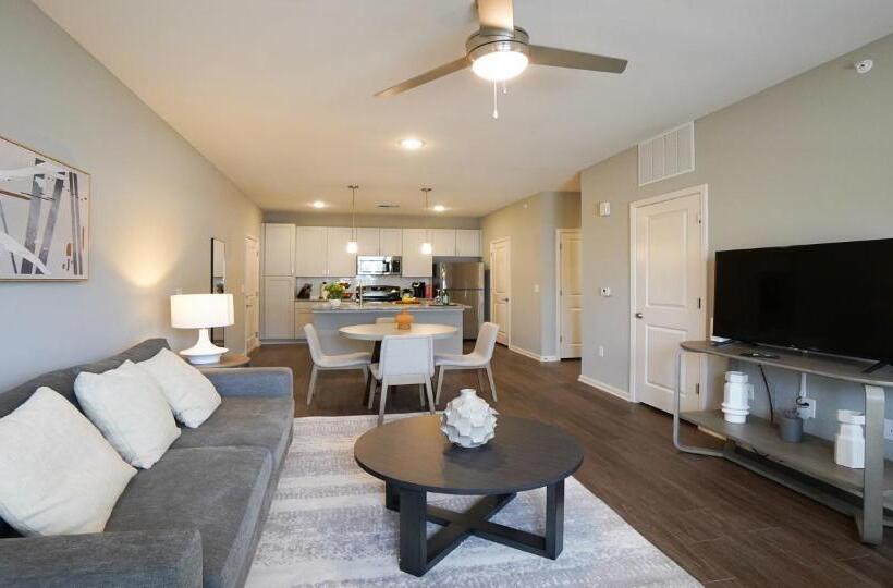 آپارتمان 3 خوابه, Aurora Condos By Barsala