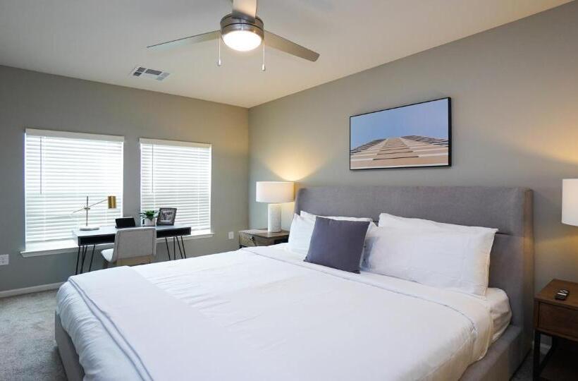 آپارتمان 3 خوابه, Aurora Condos By Barsala