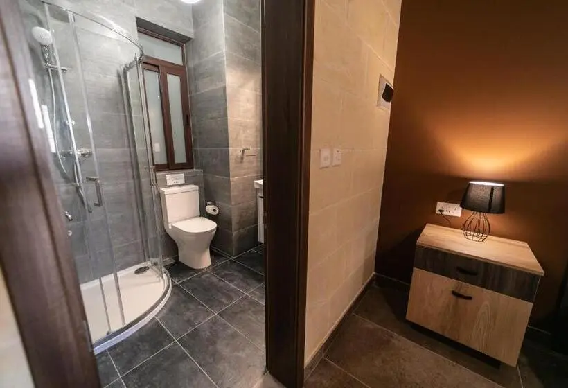 اتاق لوکس, 49 Sunrise Lodge