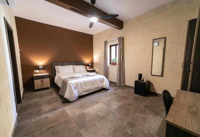 اتاق لوکس, 49 Sunrise Lodge