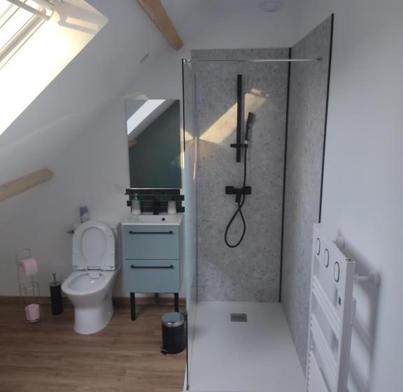 标准间, Au Pied De La Colline