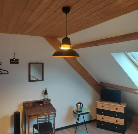 标准间, Au Pied De La Colline