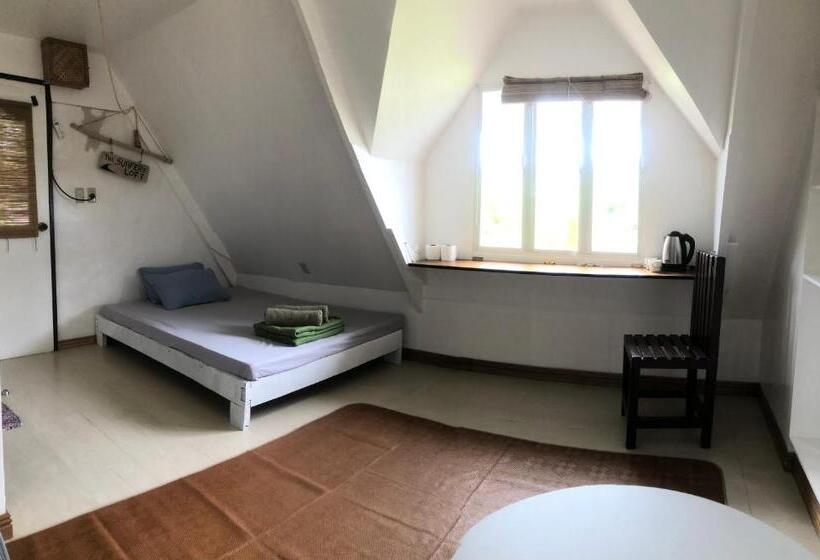 اتاق استاندارد با چشمانداز دریا, Le Frob Beachfront Attic Room Helminas