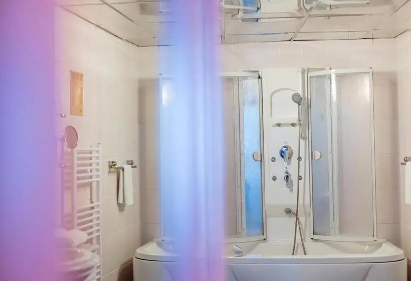 Huoneisto 1 Makuuhuone, Complex Vața Băi
