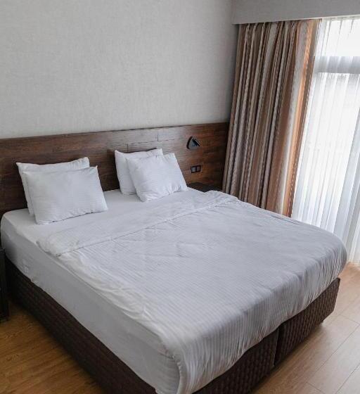 اتاق استاندارد, Hilltop Management Group