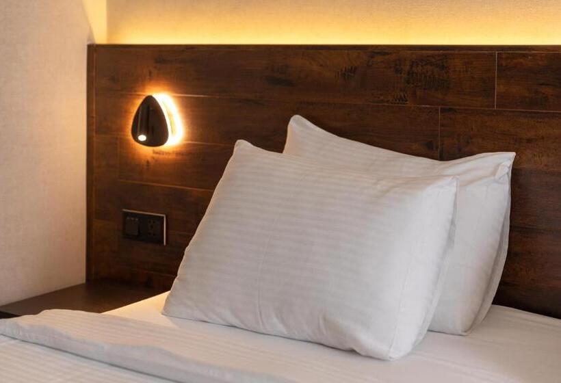 اتاق استاندارد, Hilltop Management Group