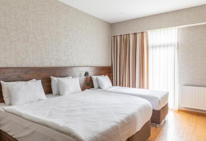 سوییت, Hilltop Management Group