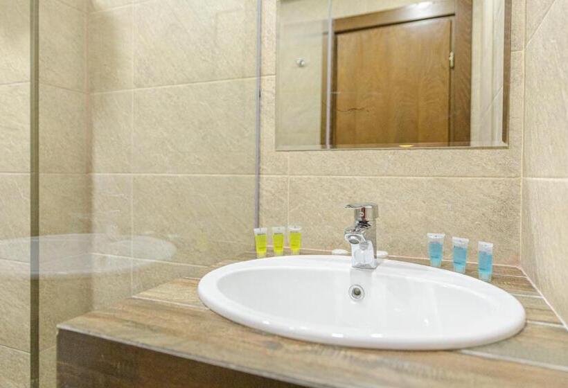 سوییت, Hilltop Management Group