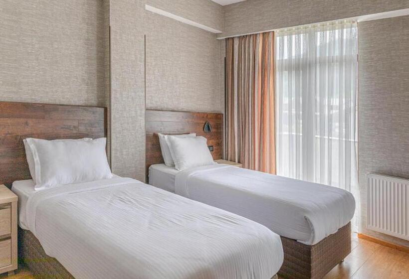 اتاق استاندارد, Hilltop Management Group