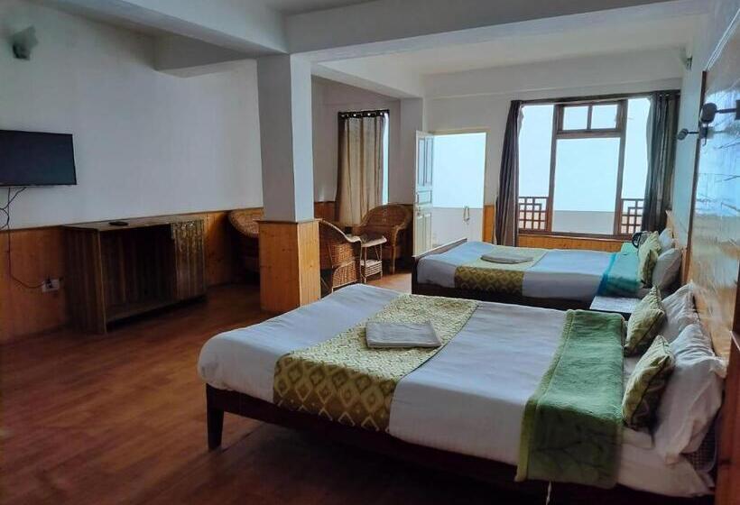 חדר משפחתי, Kabur