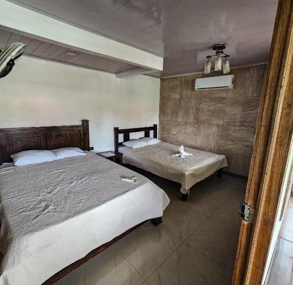 اتاق استاندارد چهار تخته, Liah S