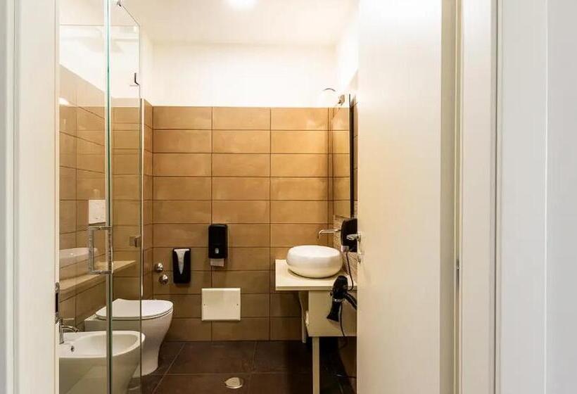 חדר סטנדרט לשלושה, Lual Bleisure