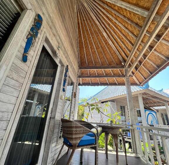 חדר סטנדרט נוף לים עם מרפסת, Nusa View   Hakuna Matata