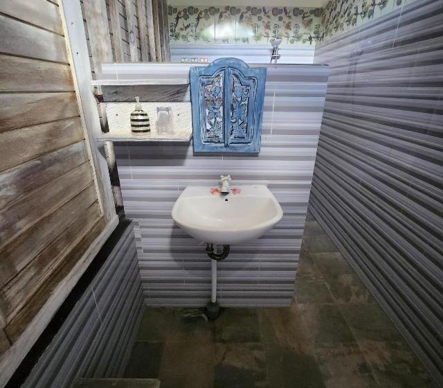 חדר סטנדרט נוף לים עם מרפסת, Nusa View   Hakuna Matata