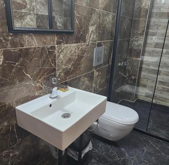 패밀리 룸, Ottoman Suit Apartment &