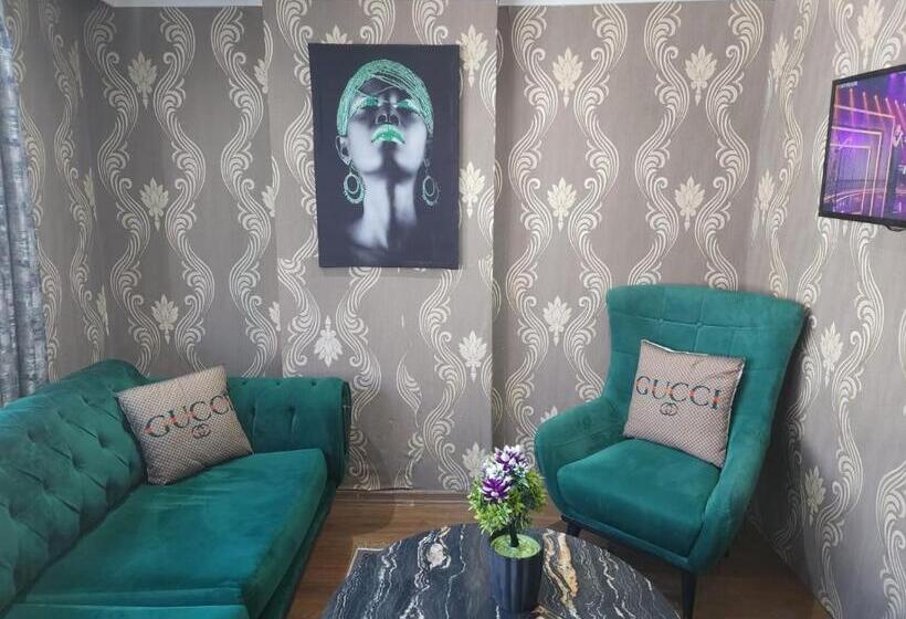 패밀리 룸, Ottoman Suit Apartment &