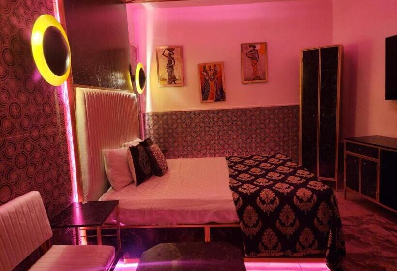 Quarto Estandar Cama King, Ottoman Suit Apartment &