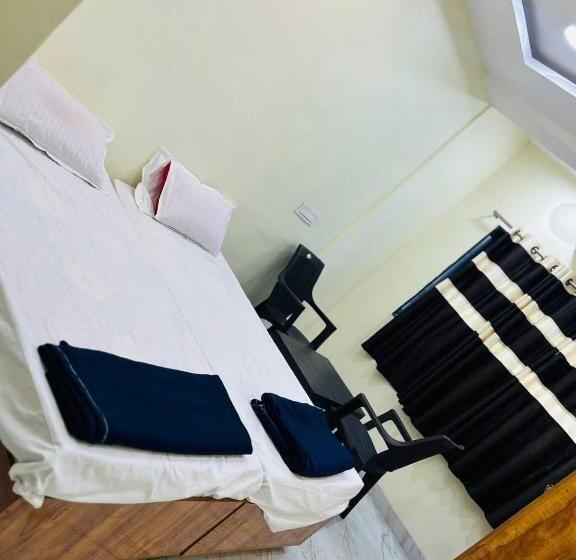 Трехместный Номер Классика, Oyo Ekta Lodging And Boarding