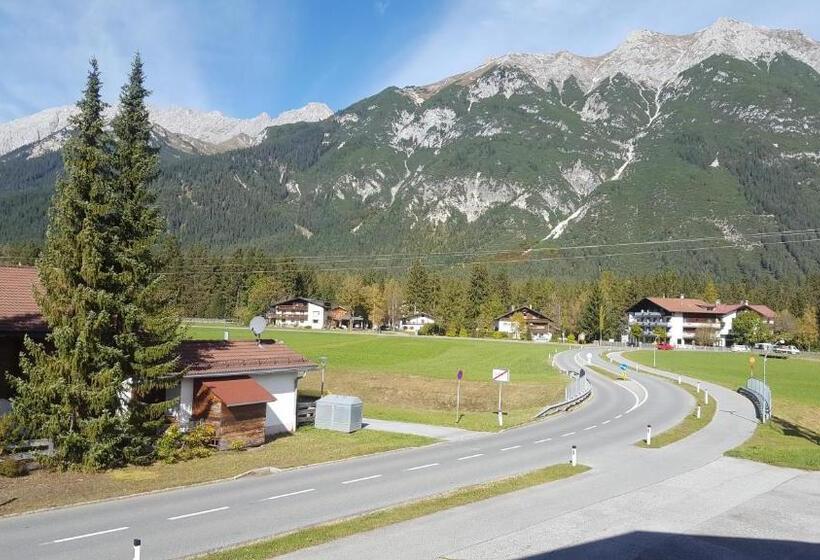 Номер Стандарт Индивидуальный с Балконом, Mountain Motel