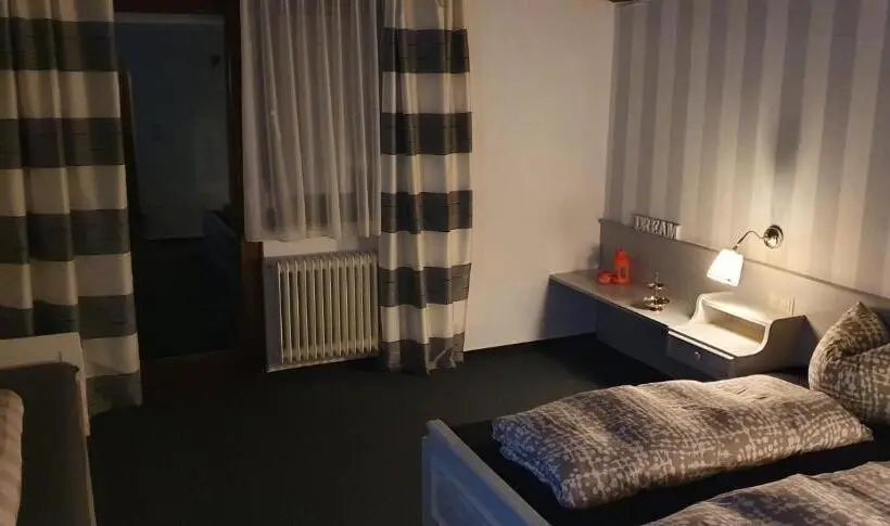 Perhehuone, Mountain Motel