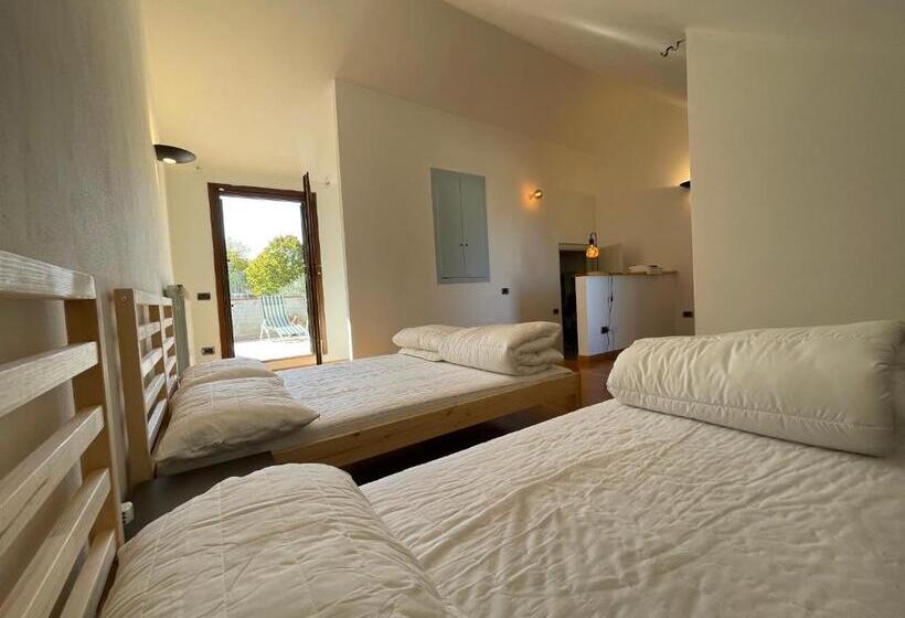 חדר סטנדרט לשלושה עם חדר אמבטיה משוף, Da Silvia