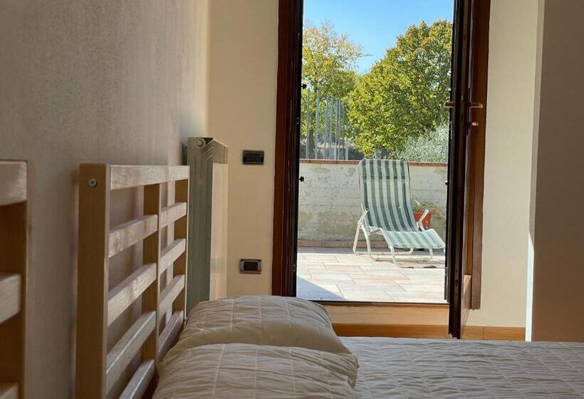 דירת שני חדרים, Da Silvia