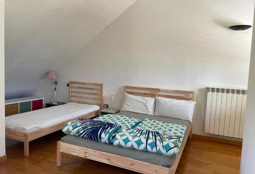 חדר סטנדרט לשלושה עם חדר אמבטיה משוף, Da Silvia