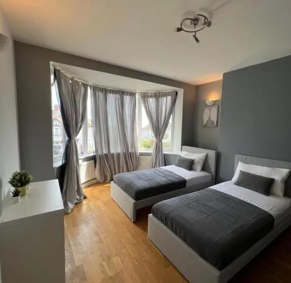 スタンダードトリプルルーム, Stunning House 15 Min From Wembley Arena