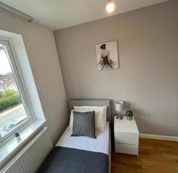 Quarto Superior Individual, Stunning House 15 Min From Wembley Arena
