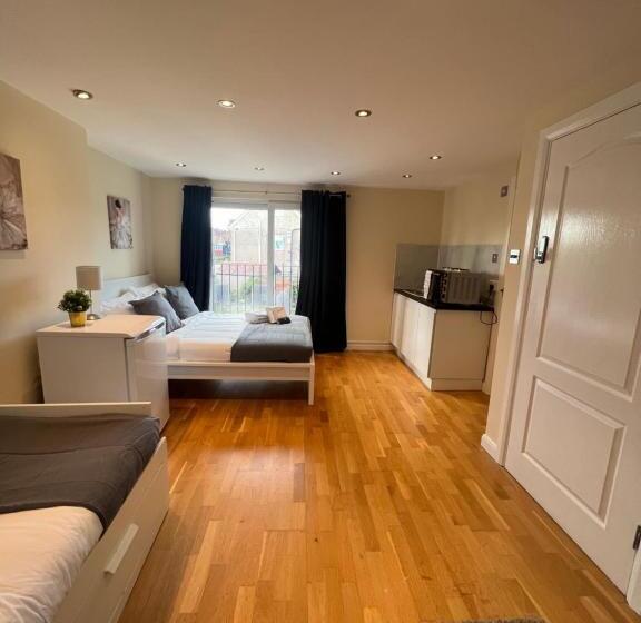 Семейное Студио, Stunning House 15 Min From Wembley Arena