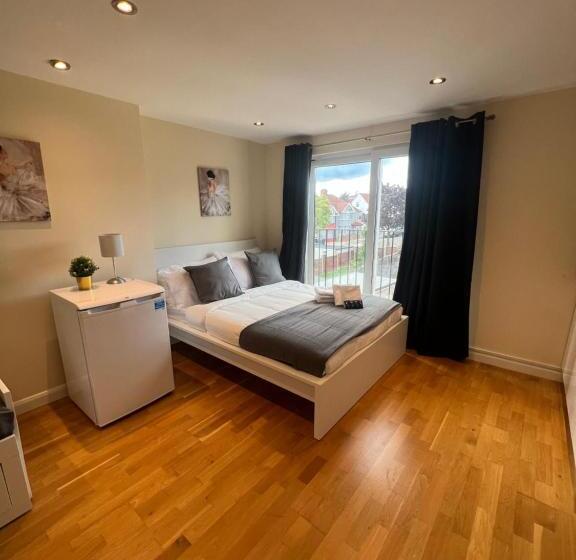 Семейное Студио, Stunning House 15 Min From Wembley Arena