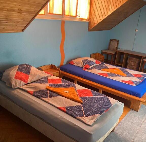 غرفة عائلية, Arany Apartman