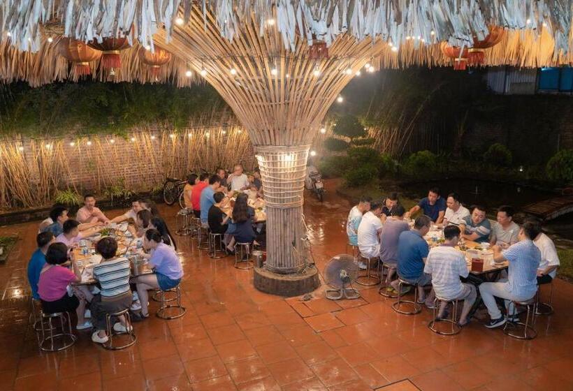 اتاق استاندارد با چشم‌انداز استخر, Biển đông Complex