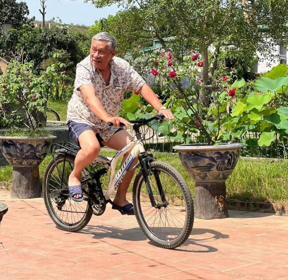 اتاق خانوادگی با چشم‌انداز باغ, Biển đông Complex