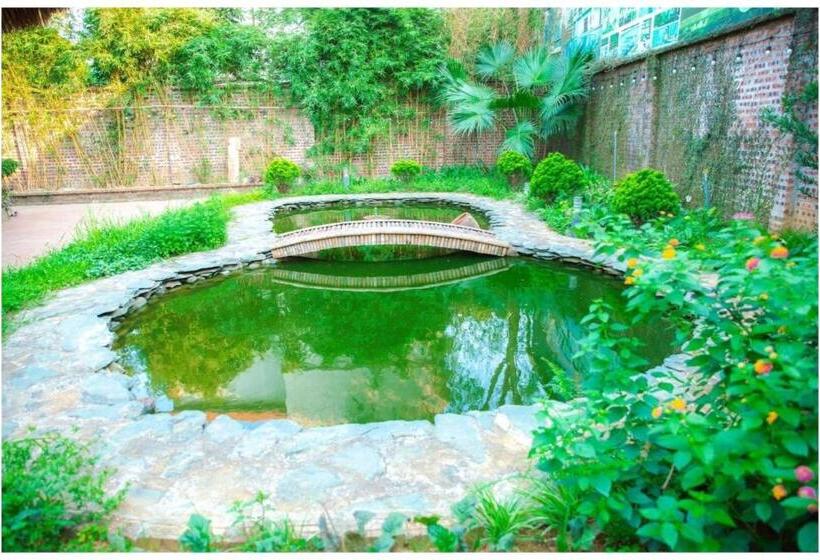 اتاق خانوادگی با چشم‌انداز باغ, Biển đông Complex