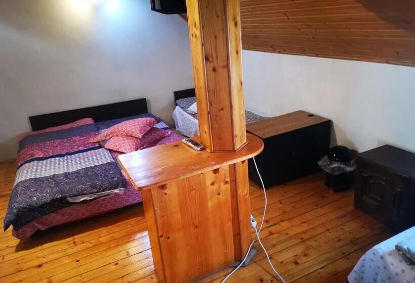Quarto Triplo Estandar, Flava Hostel