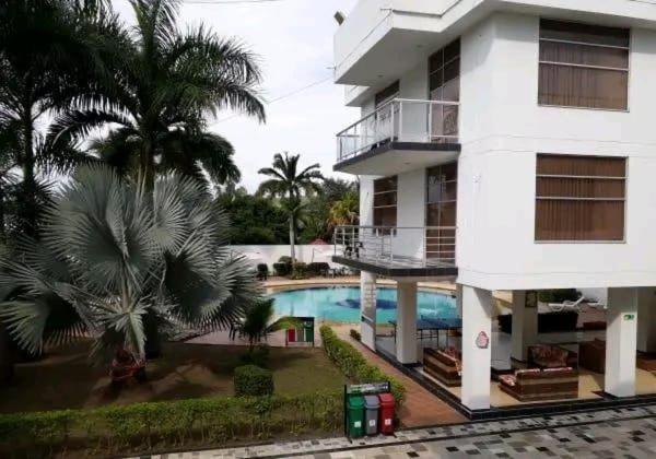 חדר משפחתי, Boutique Paradise