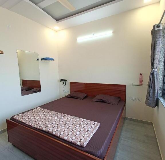 חדר דלוקס, Jb Star