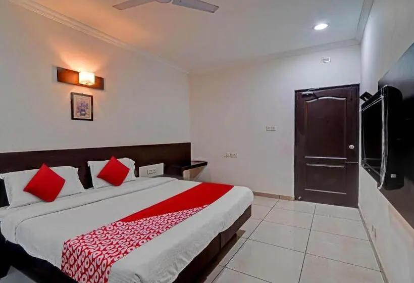 Classic Kolmen Hengen Huone, Oyo Flagship White Cloud