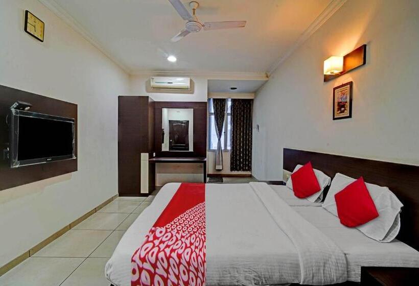 트리플 클래식 룸, Oyo Flagship White Cloud