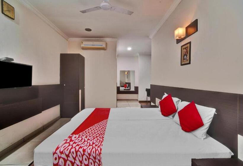 트리플 클래식 룸, Oyo Flagship White Cloud