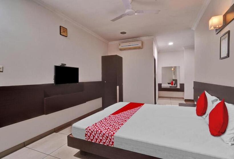 Quarto Triplo Clássico, Oyo Flagship White Cloud