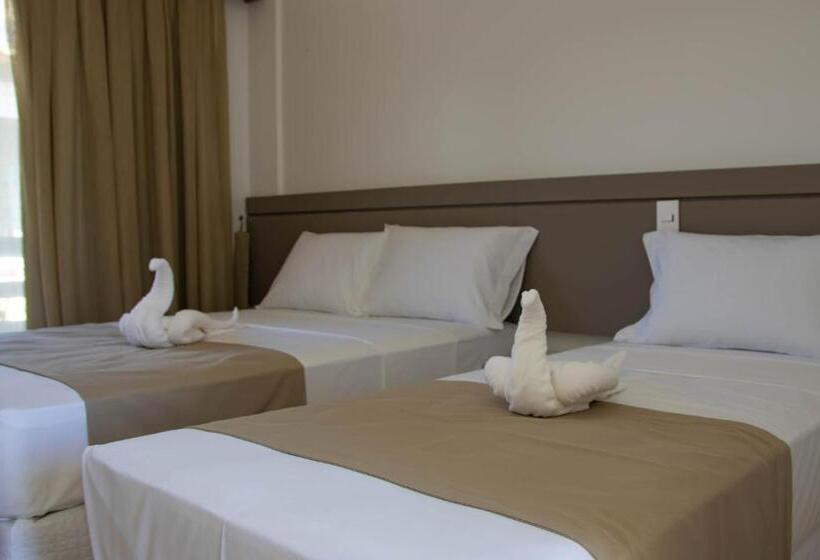 バルコニー付きスタンダードトリプルルーム, Pousada Diane