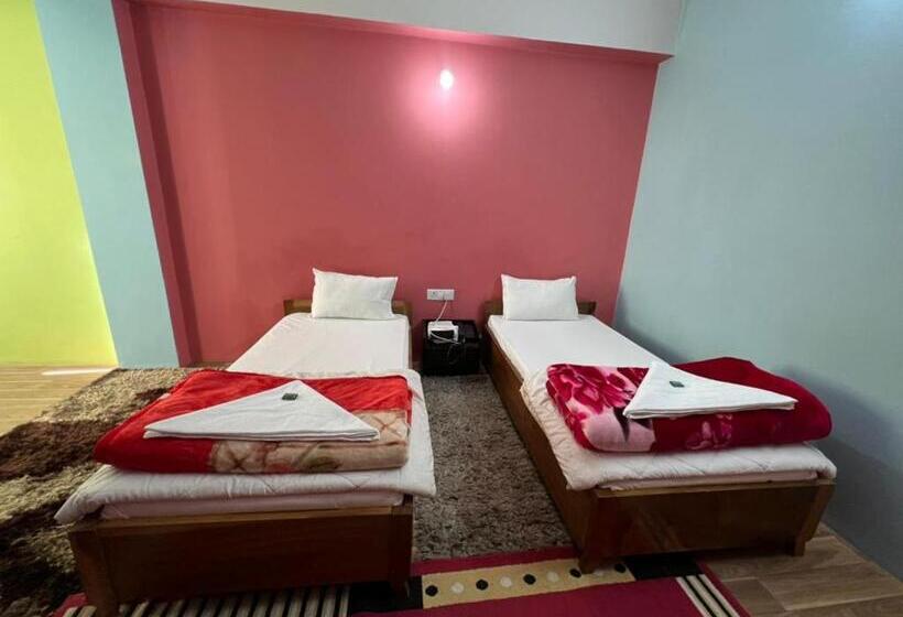 デラックスルーム, Tashi Ga Tsel