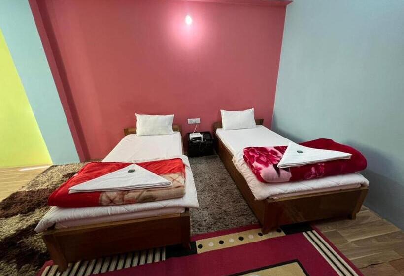 デラックスルーム, Tashi Ga Tsel