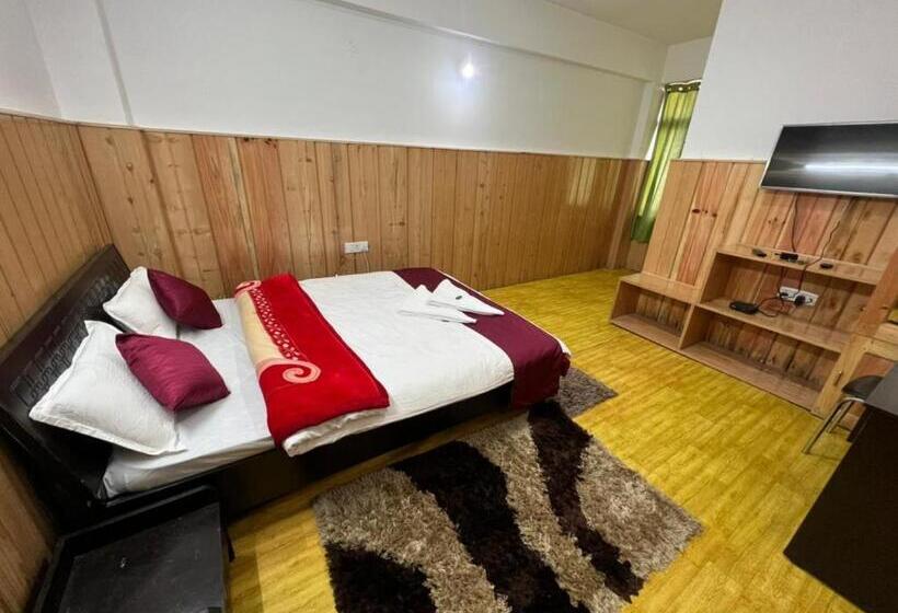 スーペリアールーム, Tashi Ga Tsel