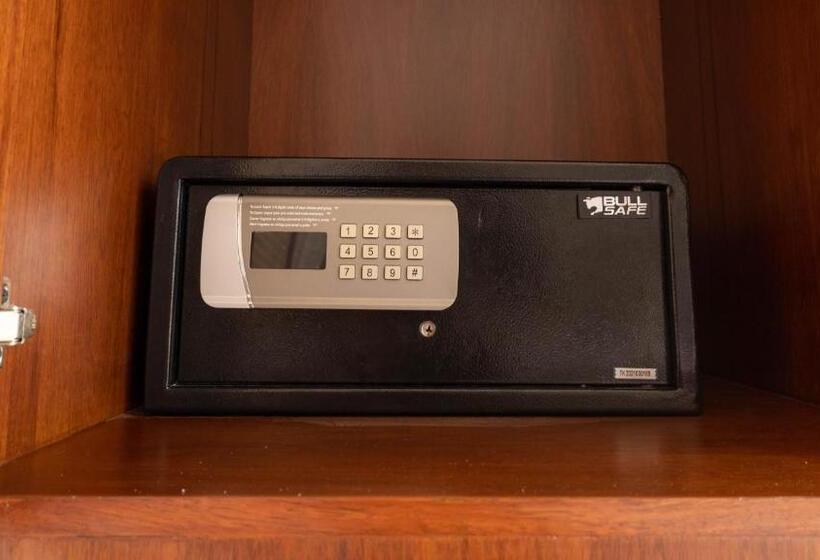 اتاق خانوادگی, Tótem Beach Club