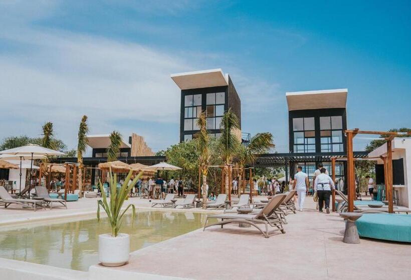 اتاق خانوادگی, Tótem Beach Club