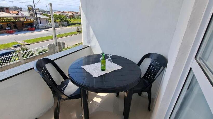 스탠다드 트리플 발코니 룸, Camelo Locação De Suítes Individuais Pousada Com Cozinha E Sala Compartilhada