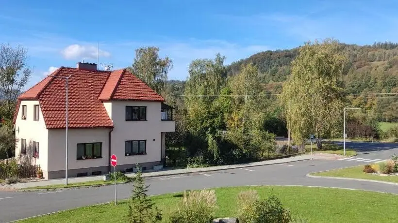 Standard Kolmen Hengen Huone Parveke, Penzion Bystřička